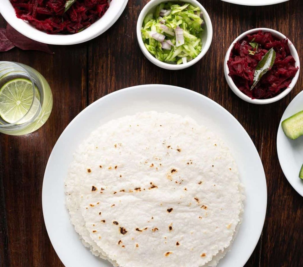 Akki Rotti is one of the most popular foods in Karnataka State